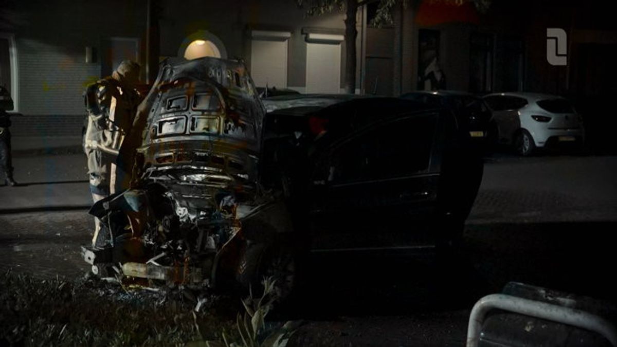 Auto vliegt in brand op Oude Tunnelweg in Kerkrade