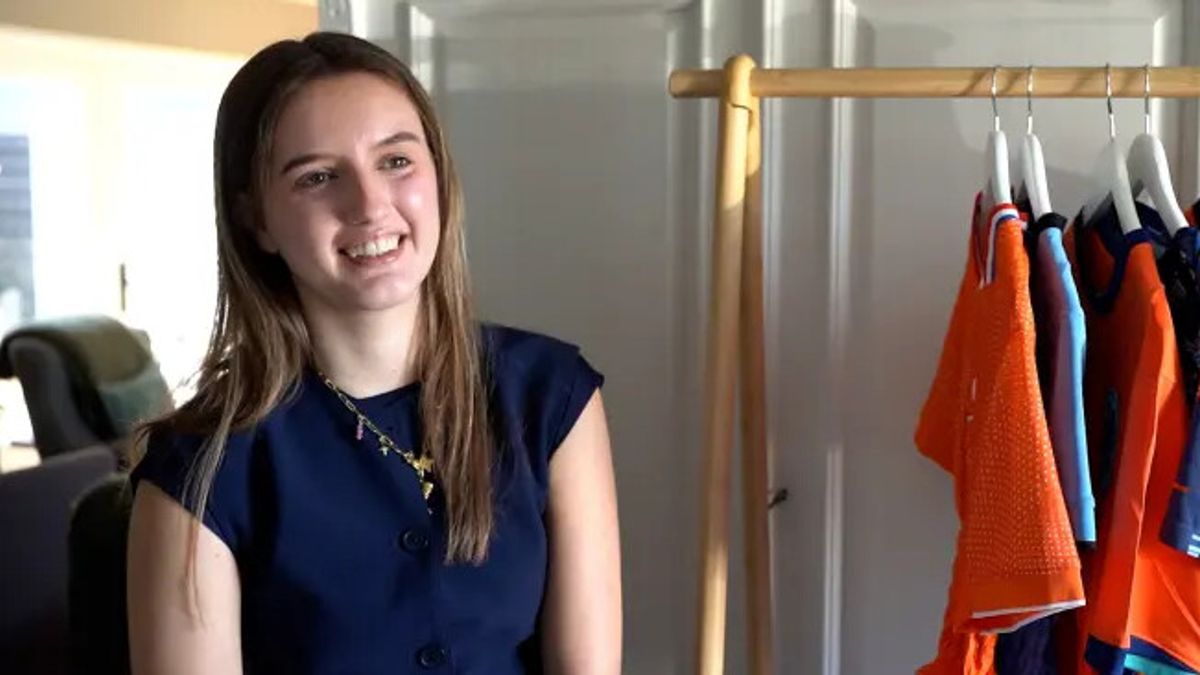 Myla uit Tjerkgaast verovert de modewereld met haar voetbalshirts voor vrouwen