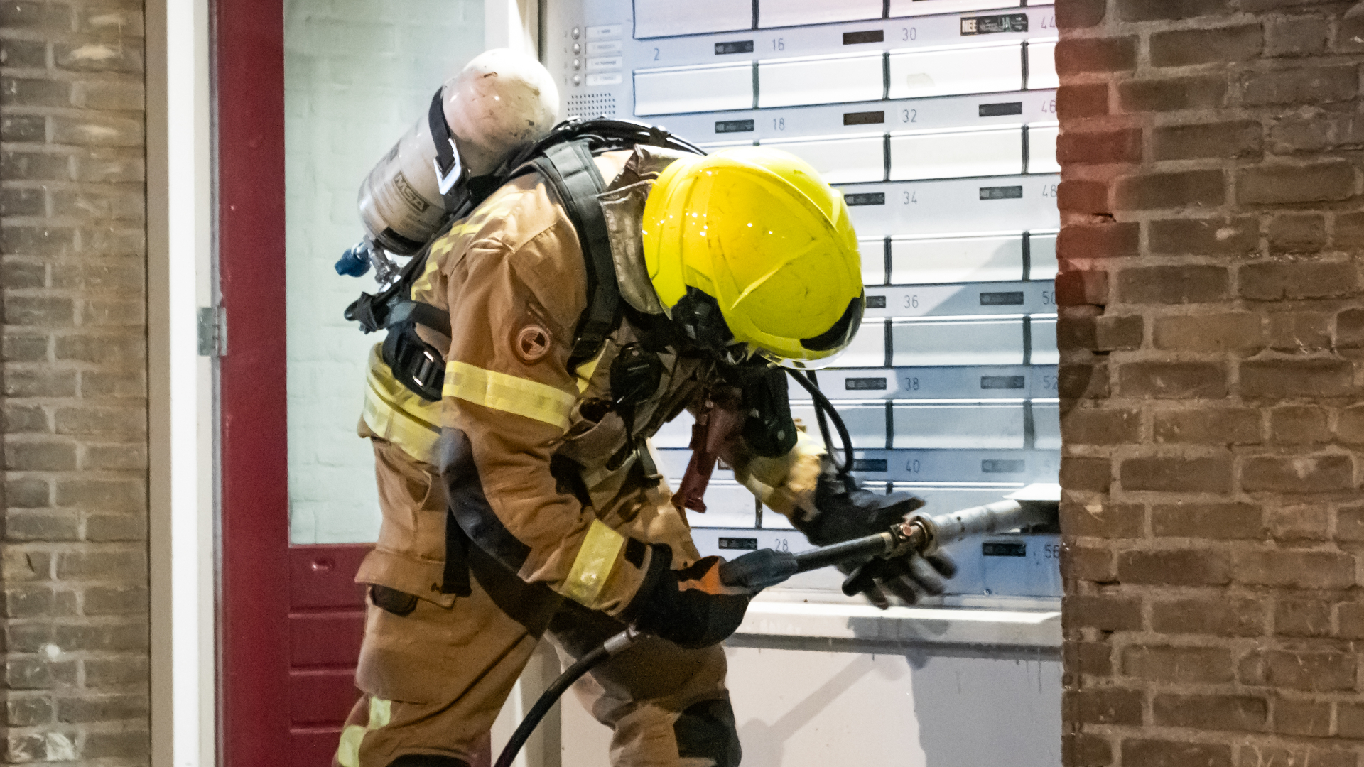 Brand in portiek Schammenkamp