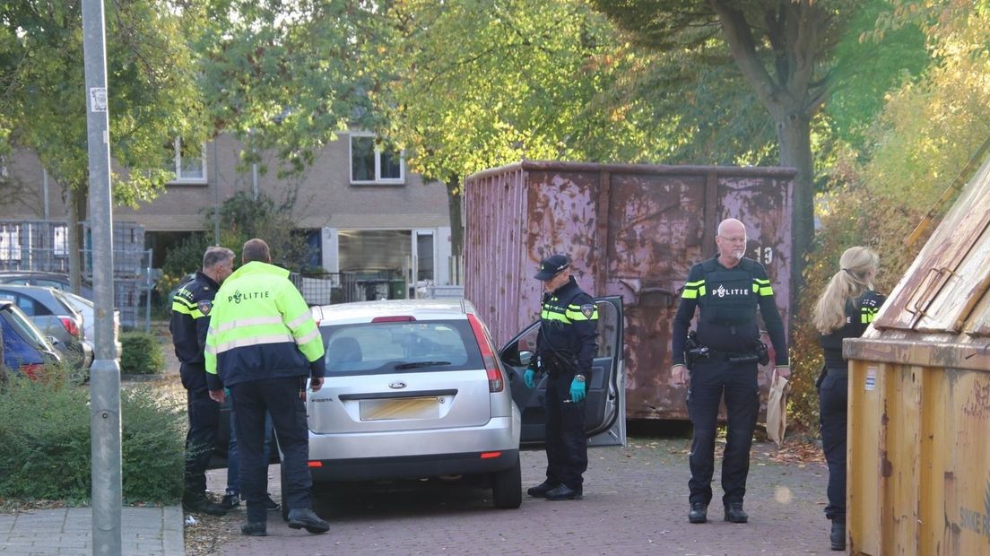 De auto in de Radenhove waarin de gewonde gevonden werd.