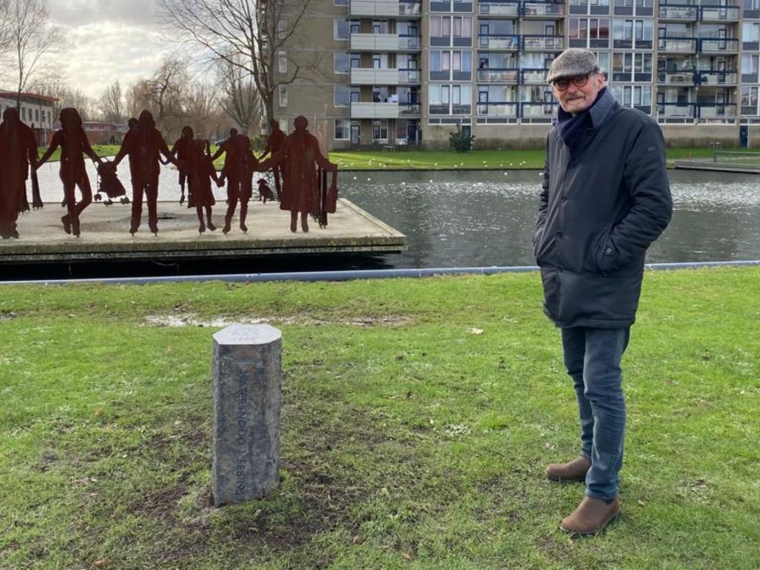 Kees Hage, de bedenker van het monument. Hij vond dat elk stroomgat in de getroffen gebieden een monument moesten krijgen in de vorm van een paaltje. Er zijn 96 stroomgaten geweest.