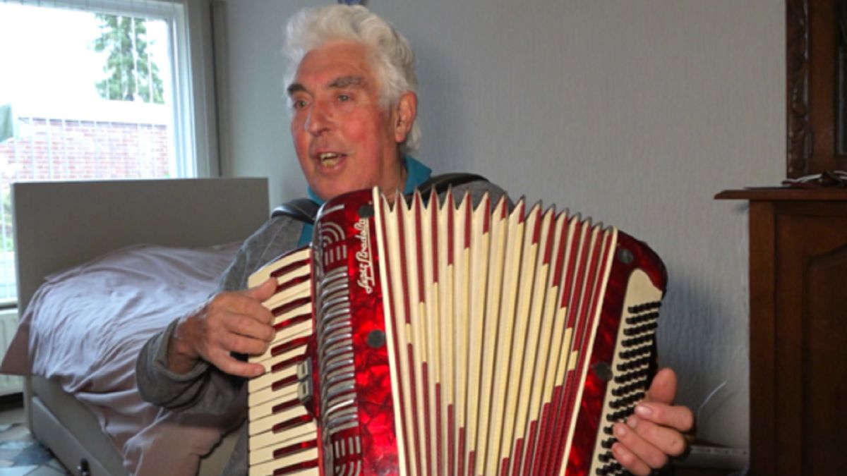 Romona's accordeonist Jo Roemen overleden