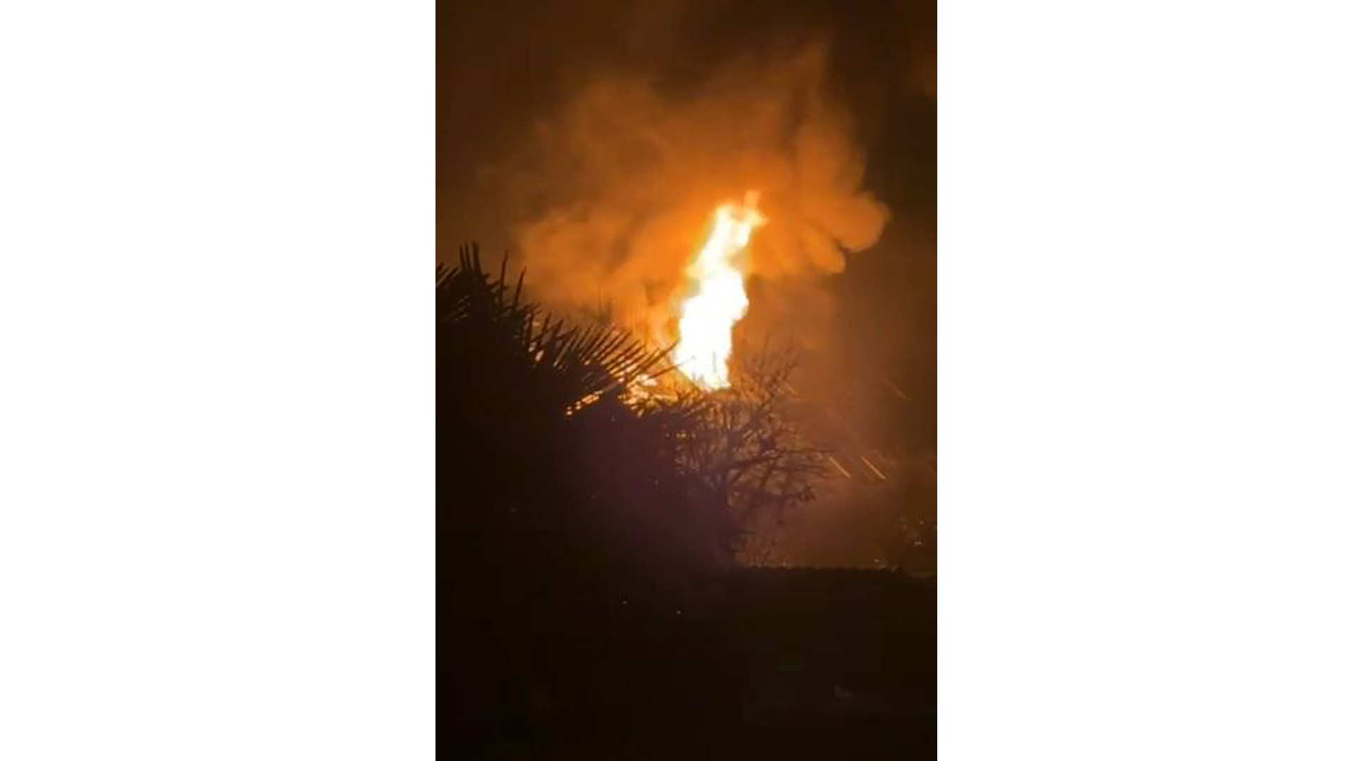 Grote brand in Houten, dak van woning deels ingestort