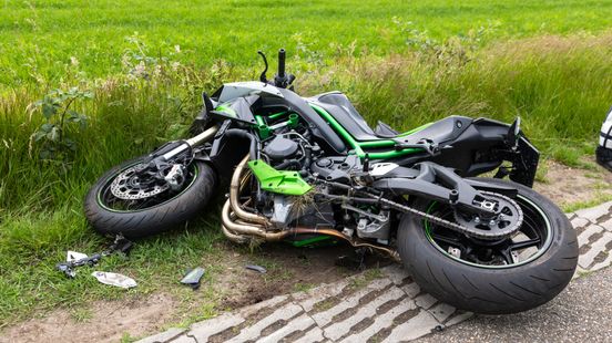 Motorrijder zwaar gewond in Dalmsholte | Fietsers gewond bij ongevallen in Goor en Dalfsen. Motorrijder zwaar gewond in Dalmsholte | Fietsers gewond bij ongevallen in Goor en Dalfsen.