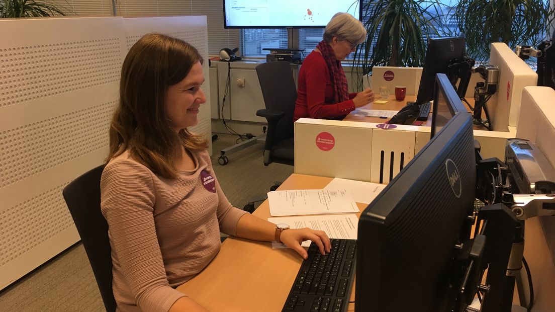 Het belteam op het actiecentrum in Utrecht.