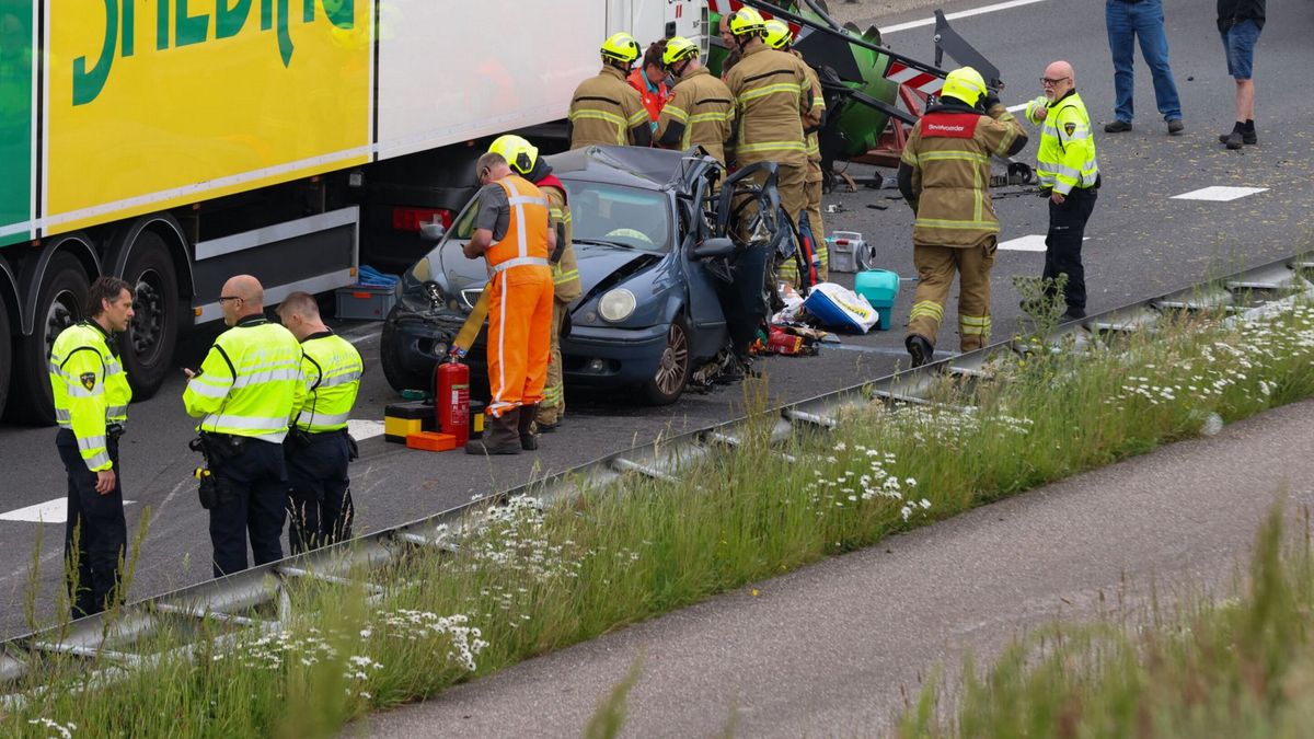 112-nieuws 21 mei: Verkeerschaos na ongelukken op A6 en A7, snelwegen urenlang dicht