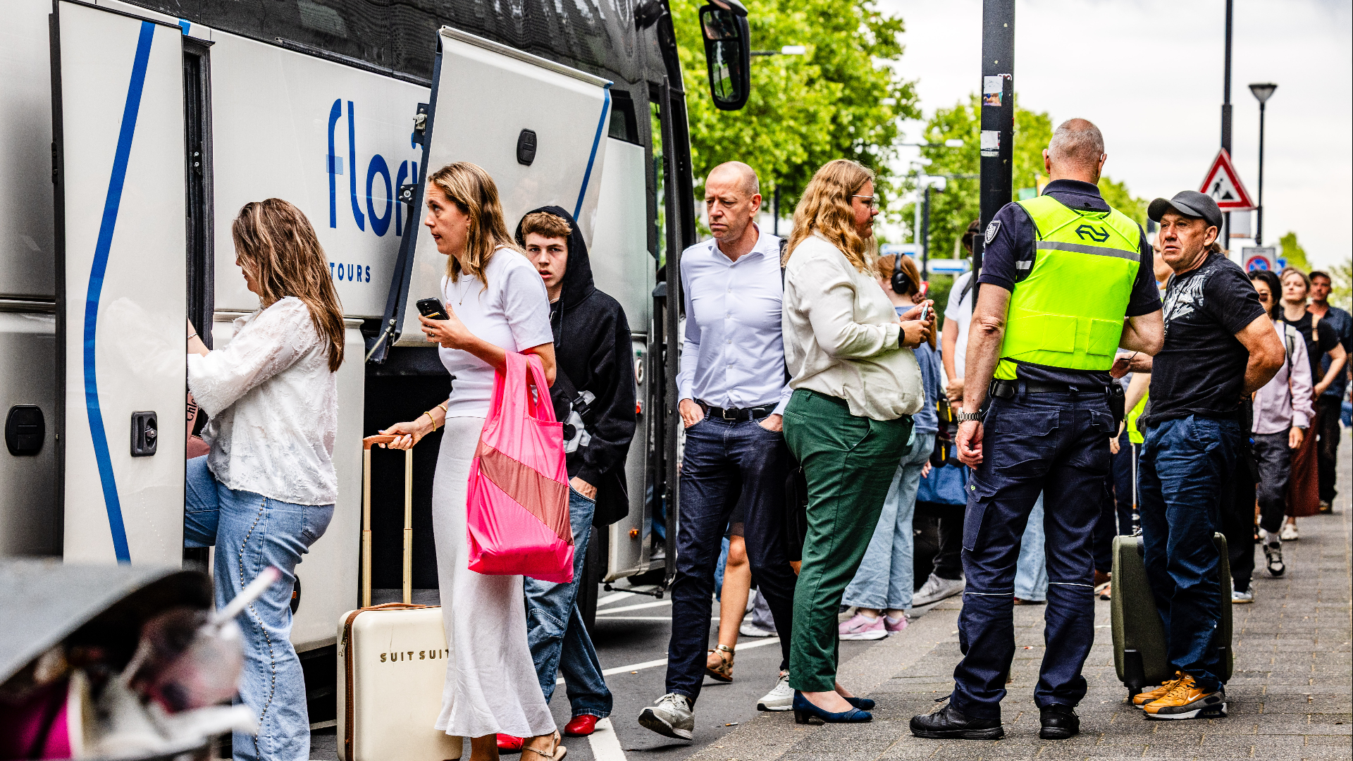 NS zet bussen in op station Dordrecht.