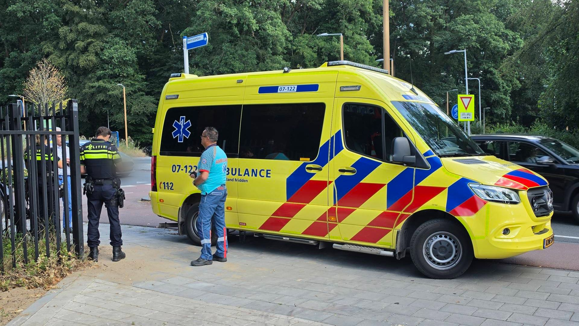 Alweer fietser aangereden op beruchte rotonde Ede
