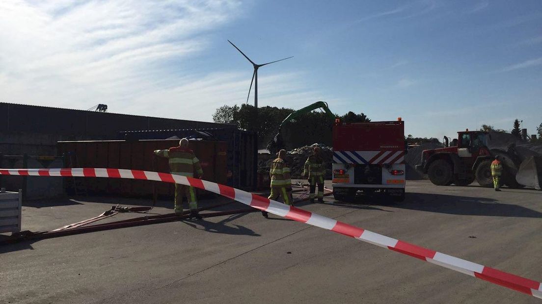 Brand in afvalberg recyclingbedrijf Kampen