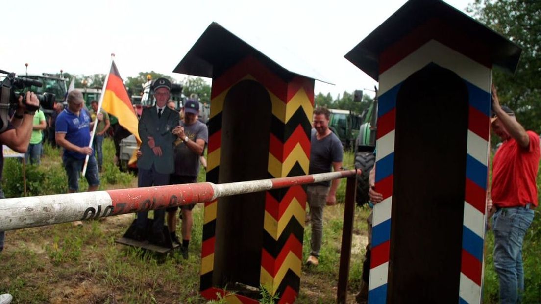 Boeren zetten grenspost neer.