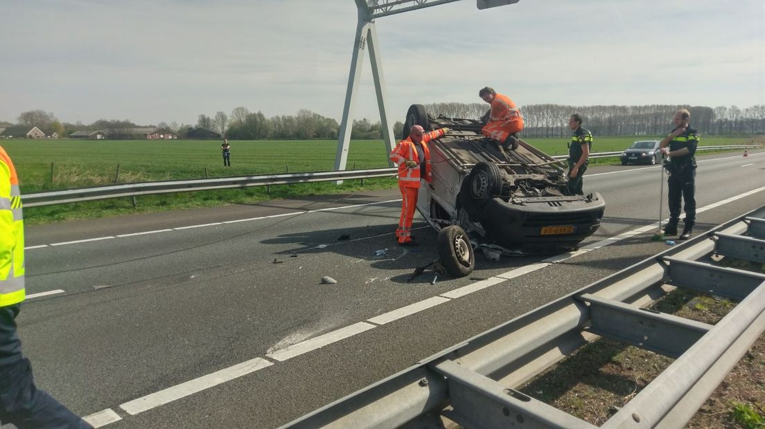 In de buurt van het Shell station langs de A12 bij Beek is een ongeluk gebeurd,  waarbij waarschijnlijk verschillende gewonden zijn gevallen. De traumahelikopter is daar ook geland.