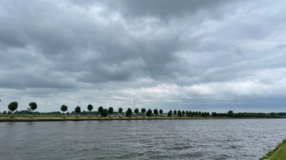 Windturbines in Nieuwegein, blik vanaf Houten