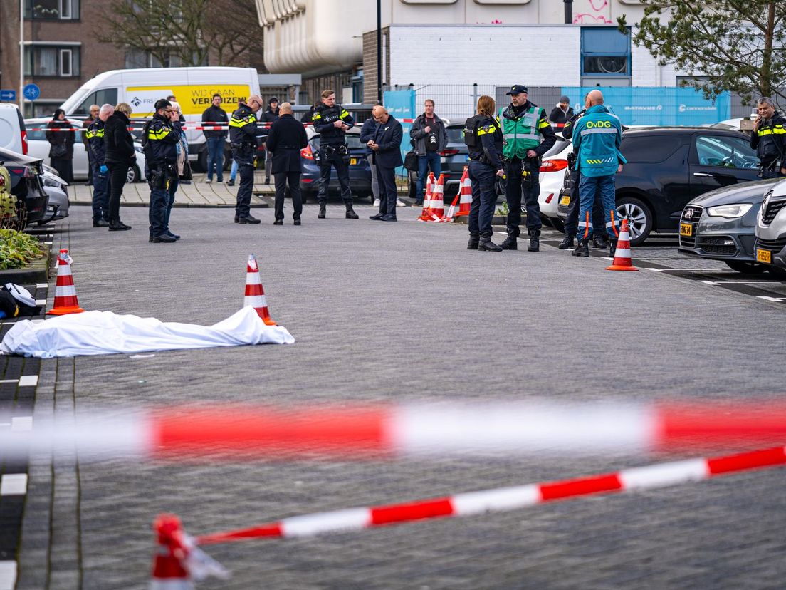 Vrouw doodgeschoten op parkeerplaats van winkelcentrum in Zwijndrecht, andere vrouw zwaargewond