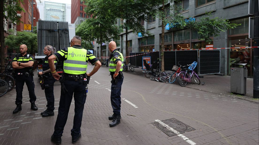 Bij een steekpartij in een supermarkt kwam dinsdag een 36-jarige vrouw om het leven