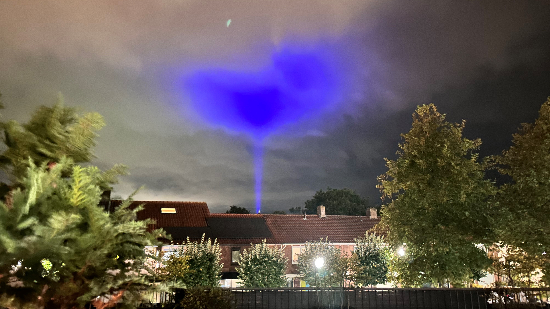 Elly spot blauwe lichtstraal in Vleuten: 'Is het een ufo?'