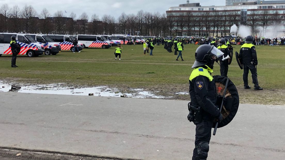 Bij de demonstratie is veel politie op de been