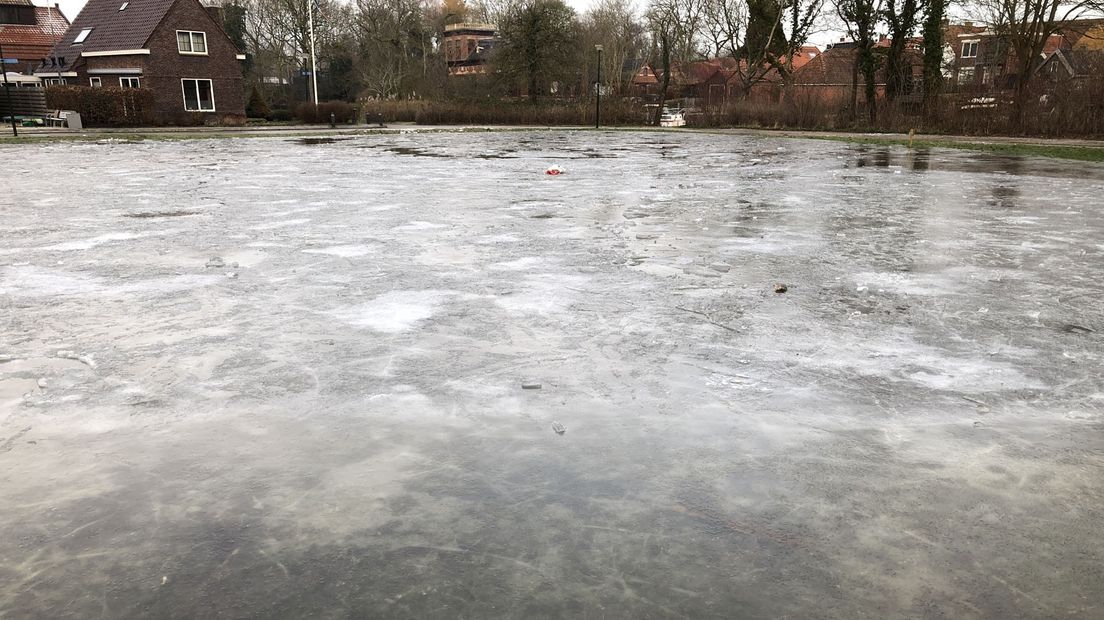 De gehavende ijsbaan op het Boogplein