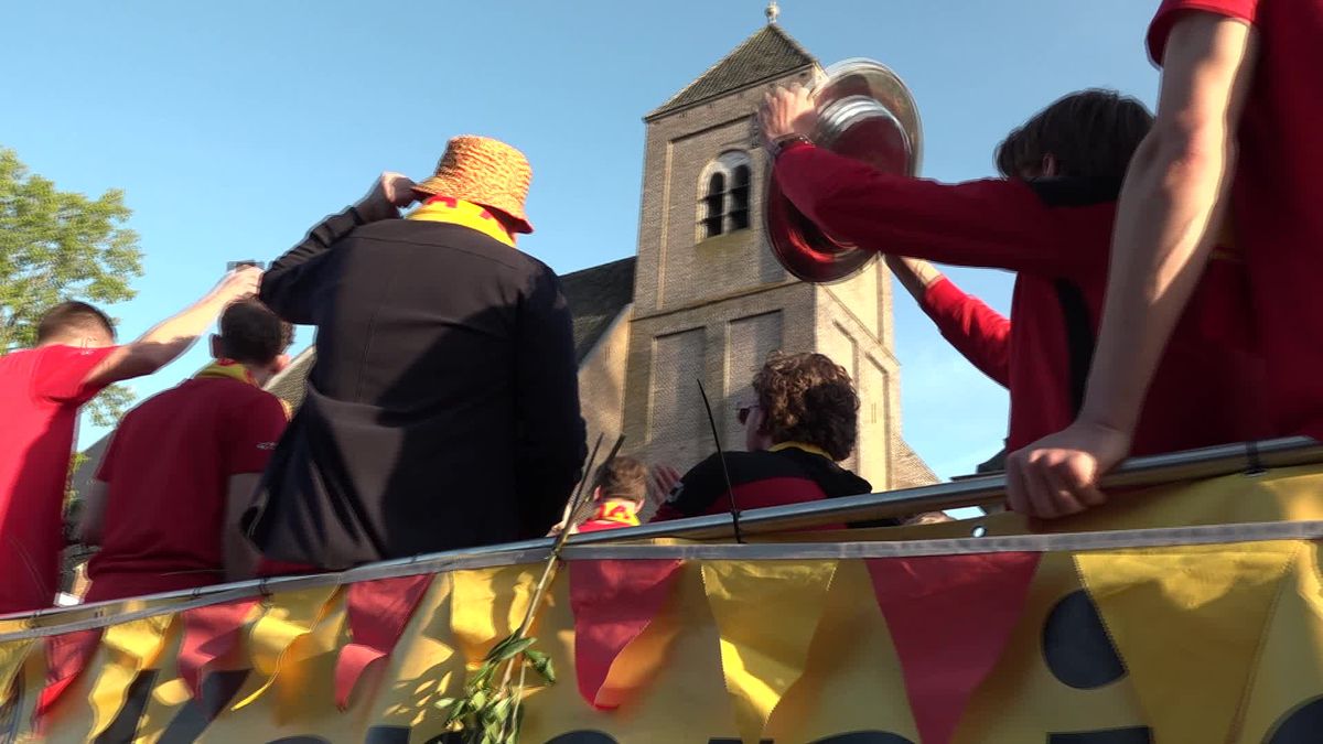 Euforisch dorp Raalte viert kampioenschap ROHDA in Derde Divisie