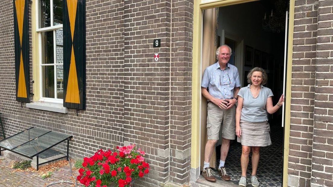 Han en Saskia van der Lans wonen zelf ook in een monument.