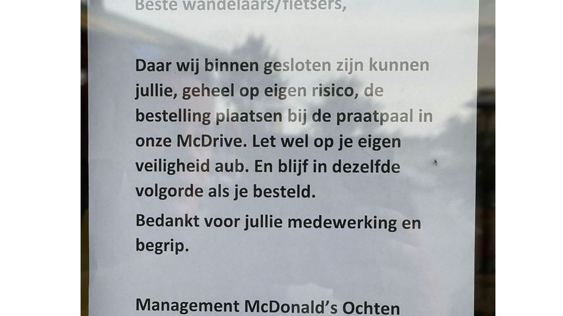 McDonald's verzoekt zijn klanten om in dezelfde volgorde te blijven staan.