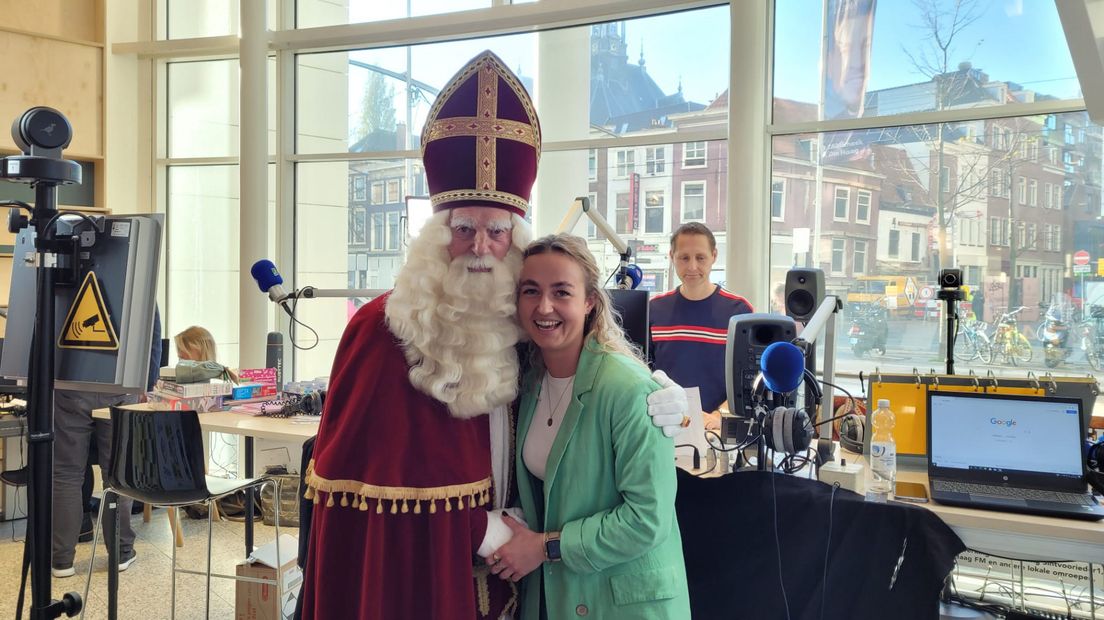 Rosalyn van der Dussen met Sinterklaas