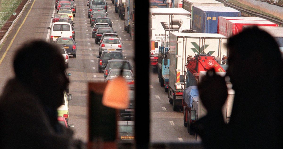 Voor vrachtwagenchauffeurs zijn steeds minder parkeerplekken beschikbaar.…