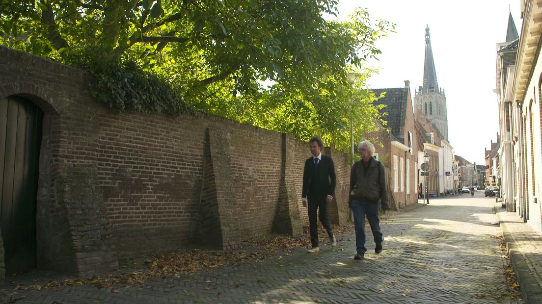 Rob Verhoef zet zich al jaren in voor het behoud van militair erfgoed. In Doesburg strijdt hij voor het zichtbaar en toegankelijk maken van de Hoge Linie; het mooist bewaarde verdedigingswerk van de bekende vestingbouwer Menno van Coehoorn.