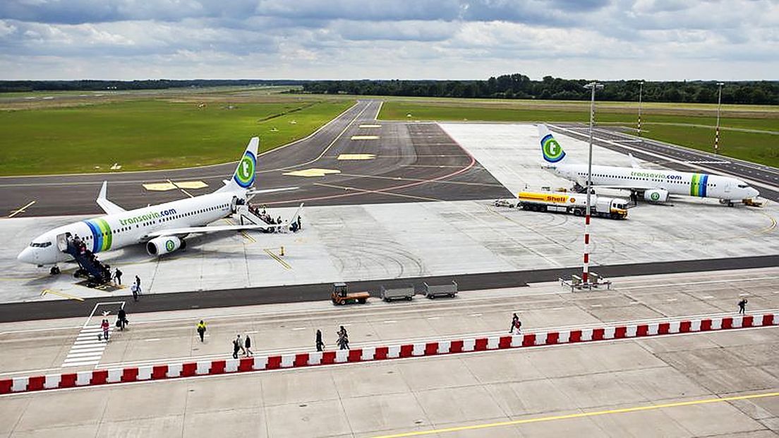 Vliegtuigen op Groningen Airport Eelde (archieffoto)