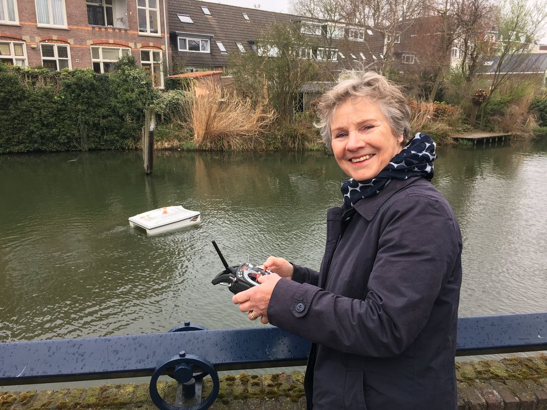 De wethouders Reynvaan en Van der Linden gaven met heemraad Cock Sas het startsein voor de proef