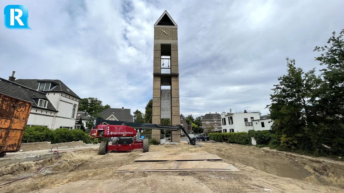 Kerktoren Parkstaete in de Parkstraat tegen de vlakte (filmpje)