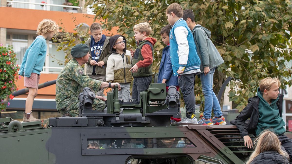 Tanks en andere imposante machines fascineren jonge bezoekers op Veiligheidsdag