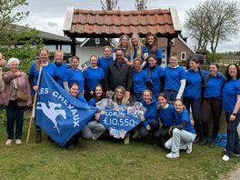 'De meiden' van overleden manege-eigenaar Martin halen 10.000 euro op voor de Hartstichting