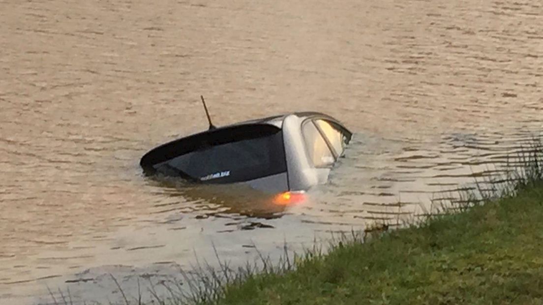 Auto water ingerold in Rijssen