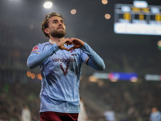 Emmen dankzij Roos en Veldhuis met voorsprong de rust in • Eerste speldenprikje ACV