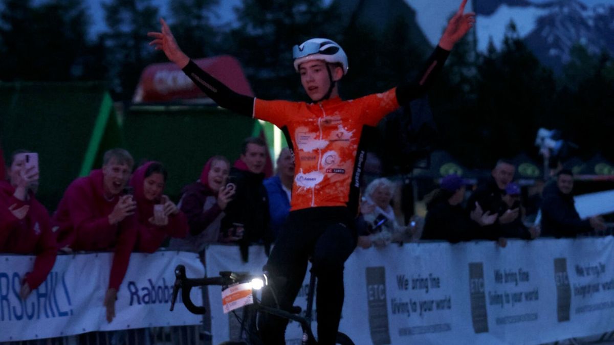 Smildeger Sem Joldersma (15) bedwingt Alpe d'HuZes als eerst: 'Iedereen was super positief onderweg'