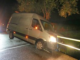 Bestuurder botst onder invloed tegen brug in Uffelte