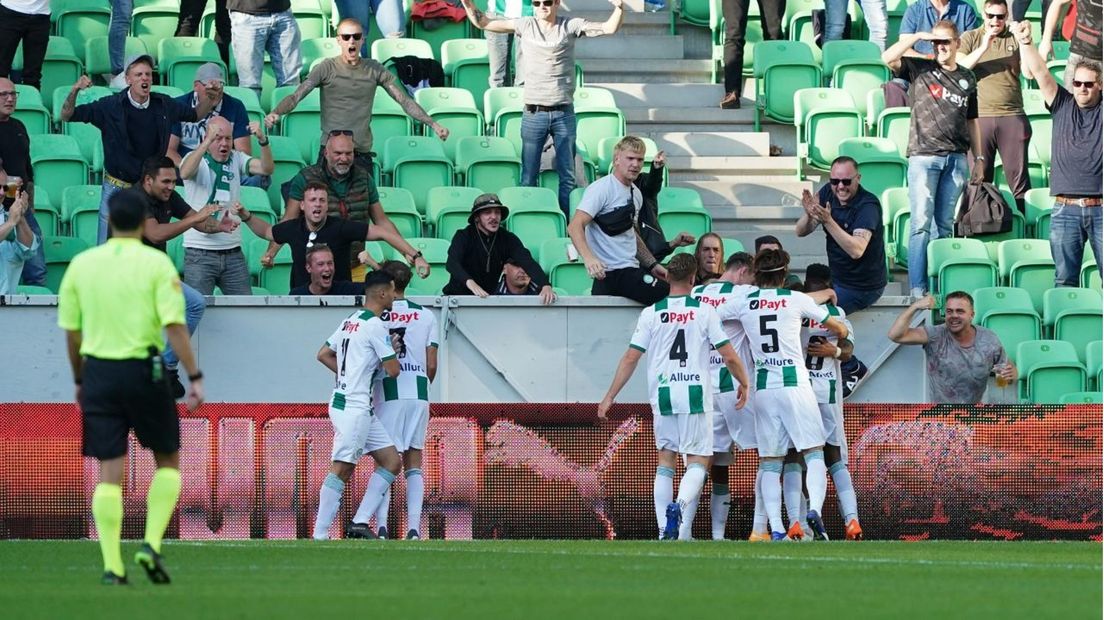 FC Groningen bejubelt een treffer tegen PSV