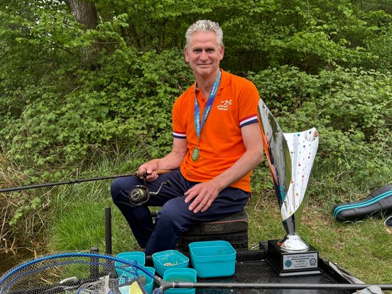 Gerrit (60) hengelt wereldtitel vissen binnen: 'Op de laatste dag draaiden we alles om'