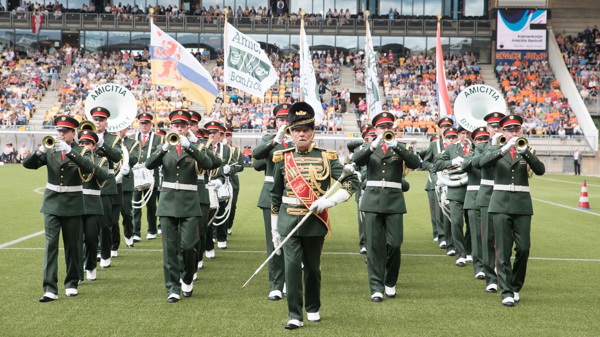 Vanavond de openingsparade van het WMC live te zien bij L1