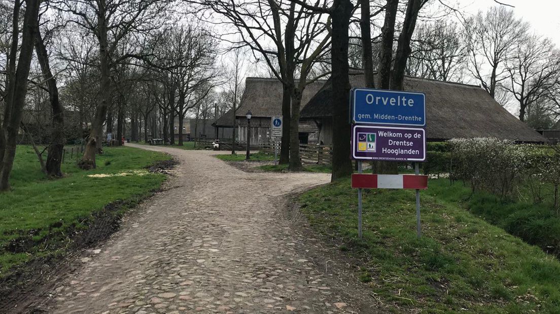 Toegangsweg tot het dorp Orvelte (Rechten: RTV Drenthe / Josien Feitsma)