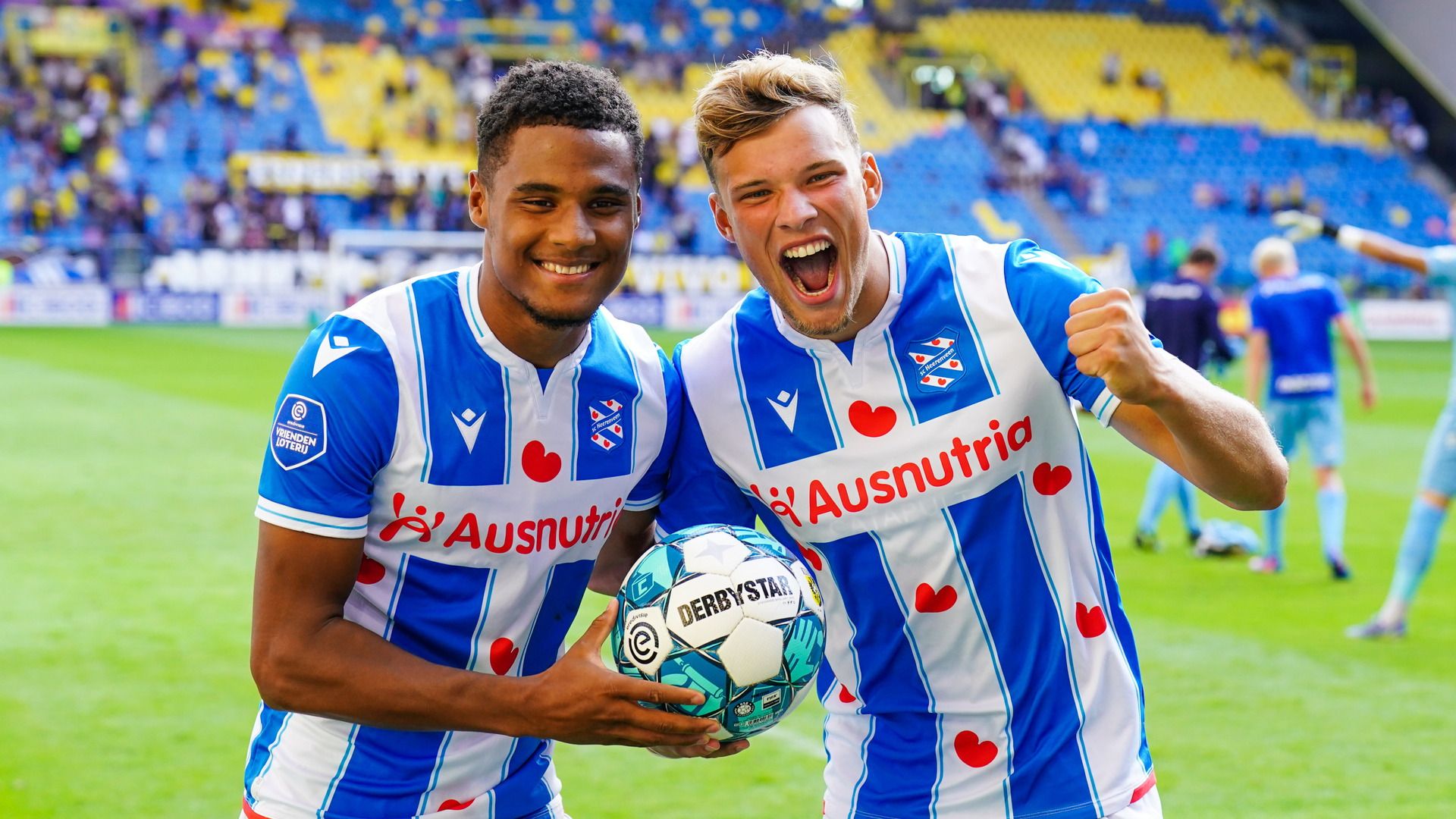 Sydney van Hooijdonk en Amin Sarr