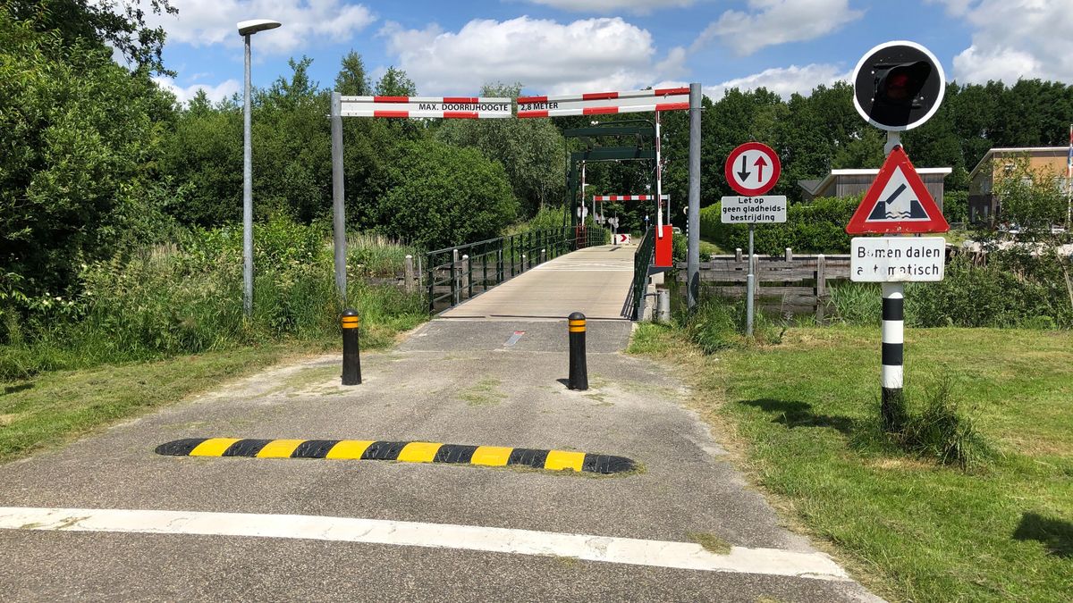 Paaltjes Meerwegbrug Kropswolde mogen blijven staan