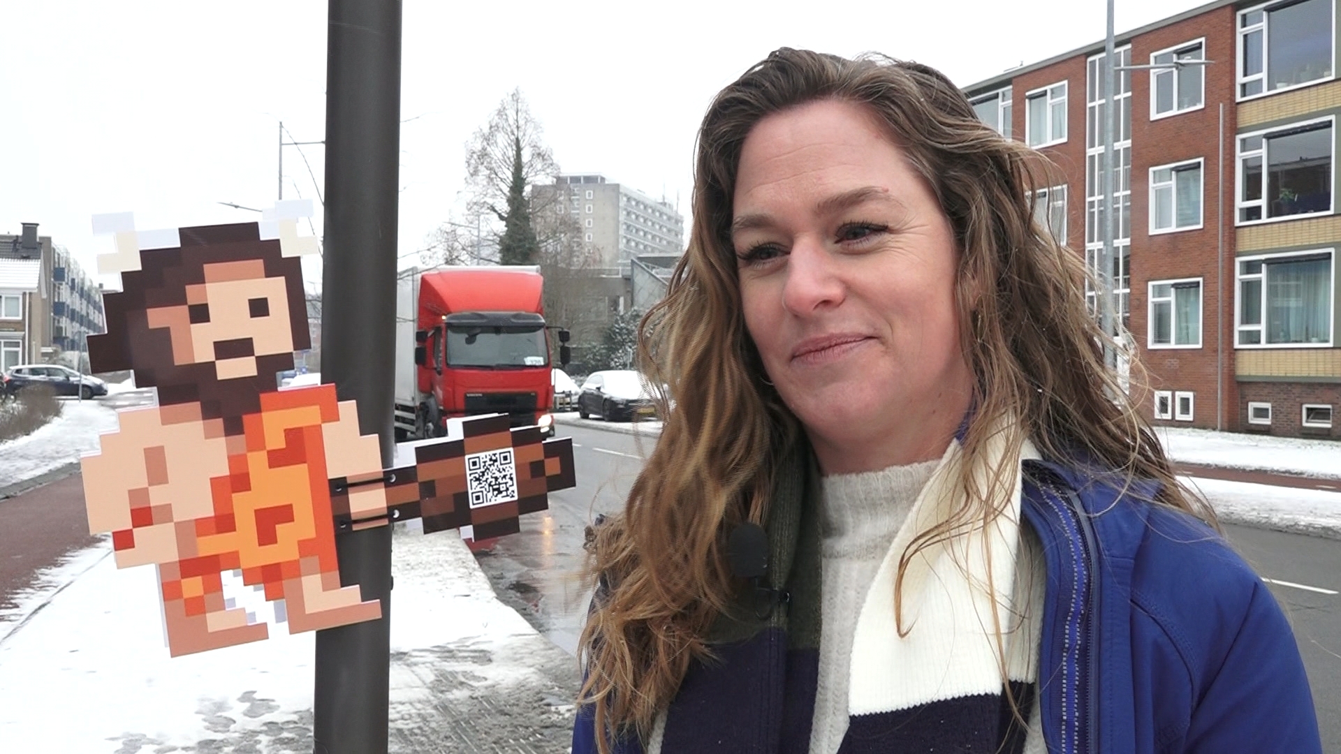 Geen strenge vinger, maar pixelige holbewoner: nieuwe campagne OV Bureau maakt reiziger bewust van gedragsregels