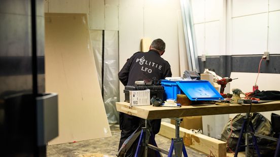 Politie ontdekt mogelijk drugslab na brandje in bedrijfspand | Bestuurder slaat op de vlucht na eenzijdig ongeluk. Politie ontdekt mogelijk drugslab na brandje in bedrijfspand | Bestuurder slaat op de vlucht na eenzijdig ongeluk.