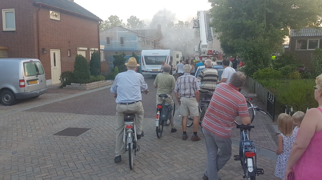 In de Dutry van Haeftenstraat in Haaften woedde dinsdagavond een grote brand. Het gaat om twee aan elkaar geschakelde huizen, die als onbewoonbaar moeten worden beschouwd. Volgens omstanders zouden de bewoners morgen op vakantie gaan.