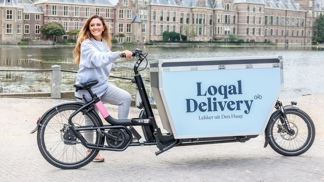 Oprichtster Arzu Visser op de bakfiets