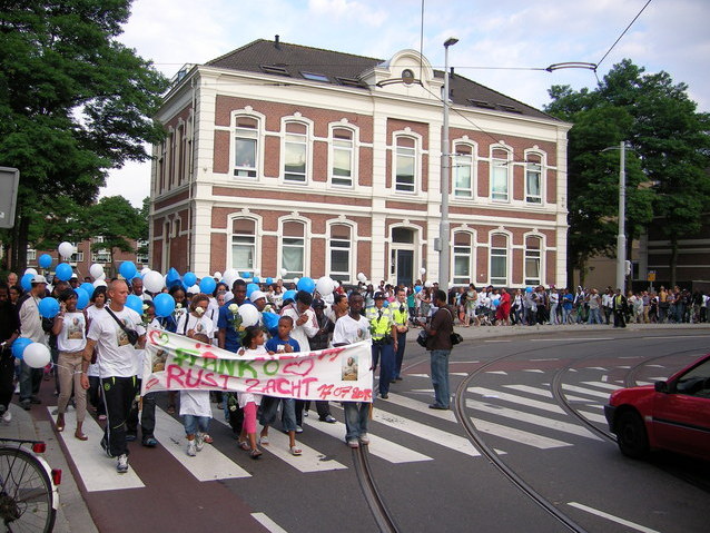 Honderden Lopen Stille Tocht In Rotterdam - Rijnmond