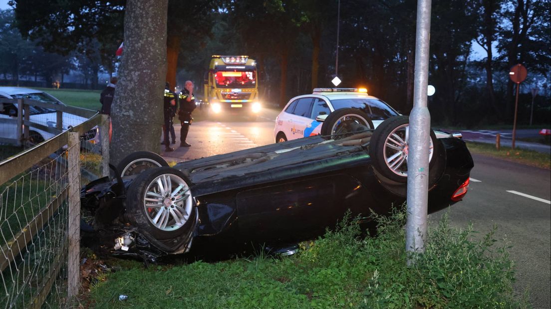 De man uit Lopik raakte gewond toen zijn auto over de kop sloeg