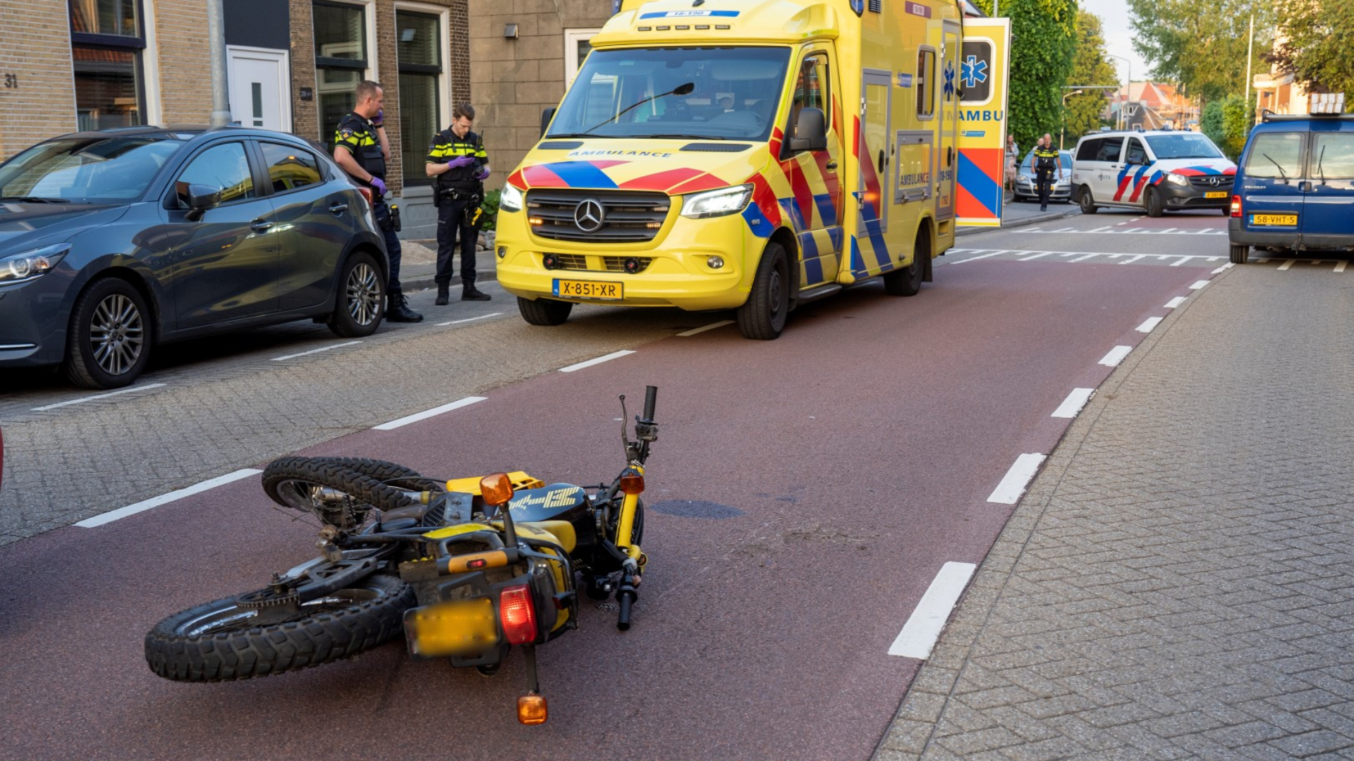 17-jarige Brommerrijder Botst Frontaal Met Auto | Oude Vrouw In ...