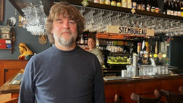 Livestream van broedende slechtvalken te zien in Middelburgs café: 'Het is heel simpel maar juist dat maakt het leuk'